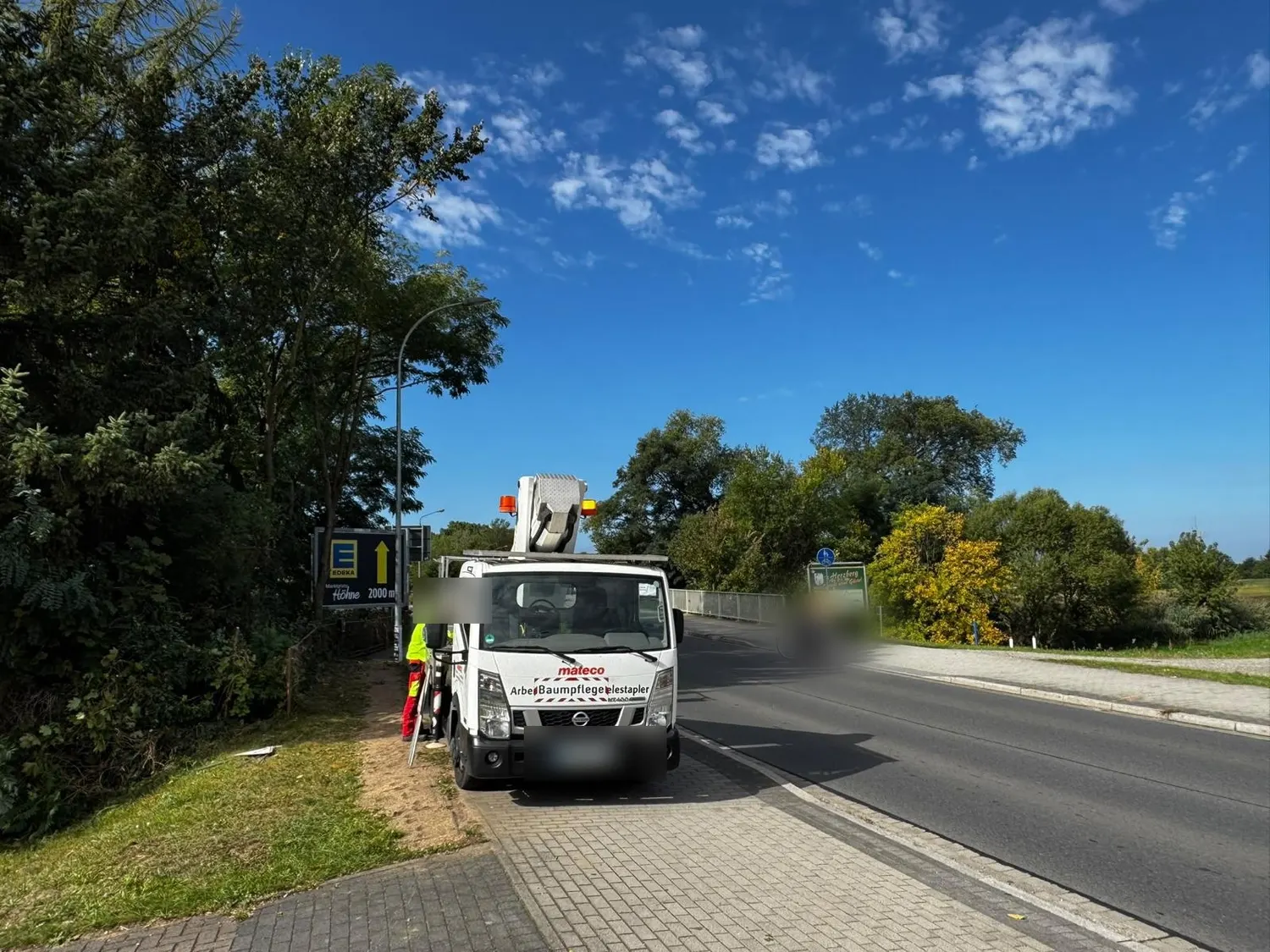 Dieselbe Straße nach dem Lichtraumprofilschnitt